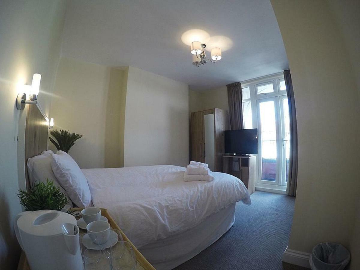 Acton Hill Hotel Ealing Exteriör bild