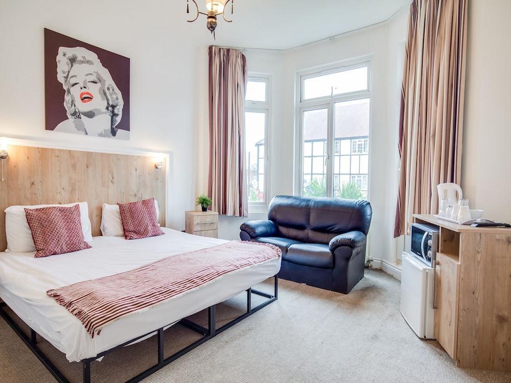 Acton Hill Hotel Ealing Exteriör bild